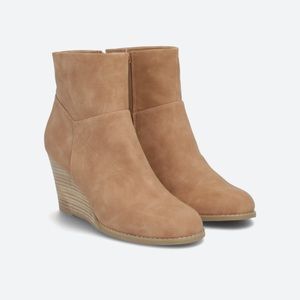 DV wedge booties NWOT